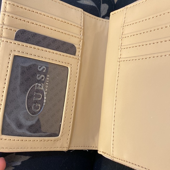 NWT Pink Guess  faux Leather Wallet - Picture 5 of 6